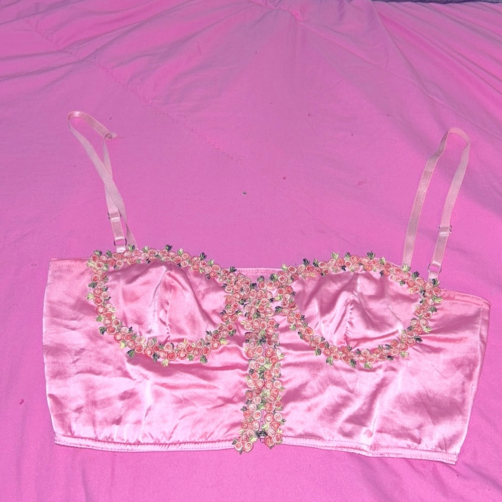 Euphoria Flower Pink Crop Top Size Medium ✨🌷